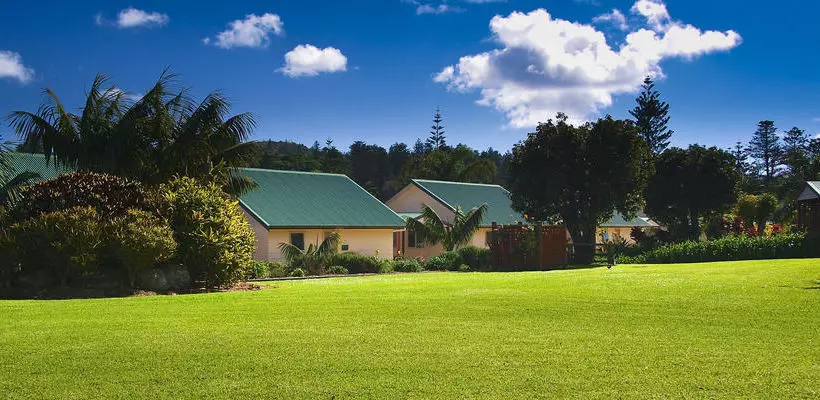 هتل Poinciana Cottages