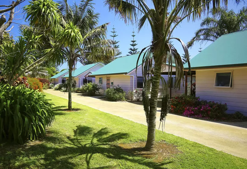 هتل Poinciana Cottages