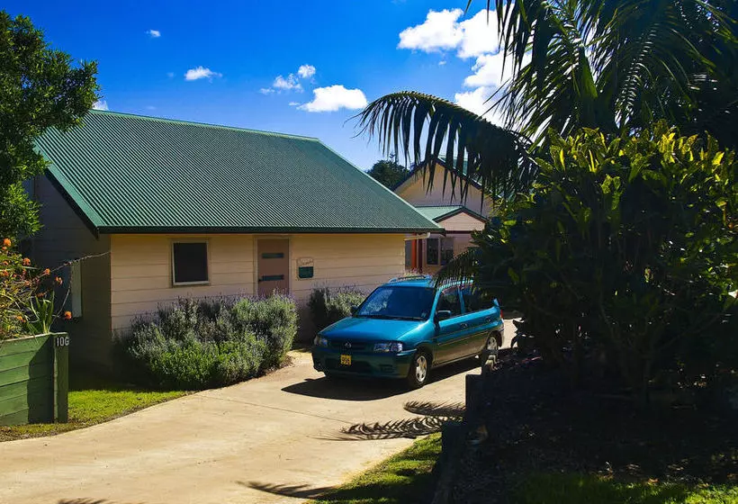 هتل Poinciana Cottages