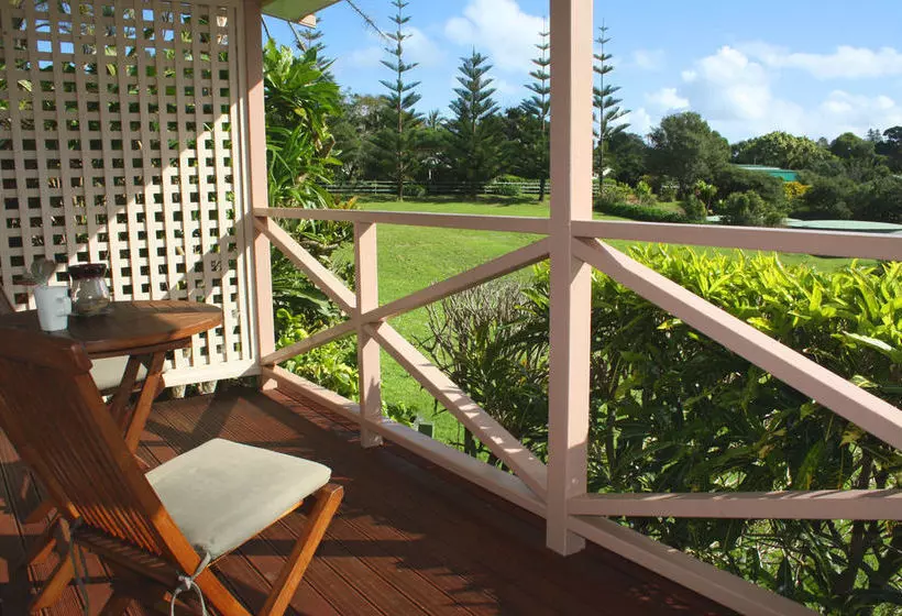 هتل Poinciana Cottages