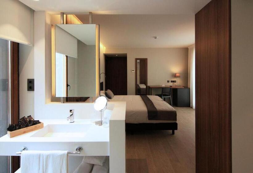 هتل Raval De La Mar