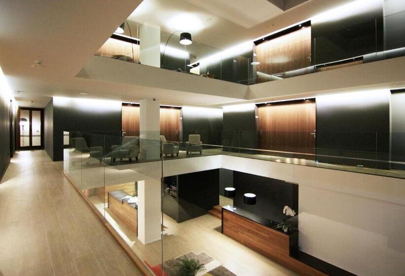 هتل Raval De La Mar