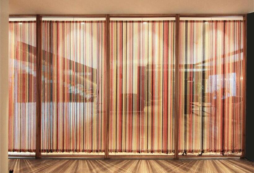 هتل Raval De La Mar