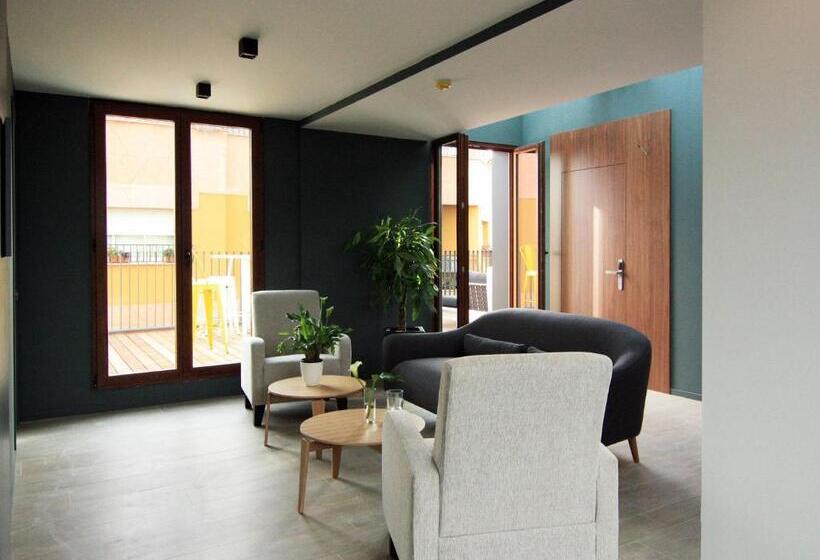 هتل Raval De La Mar