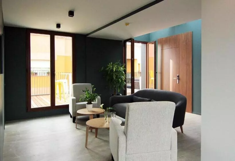 هتل Raval De La Mar