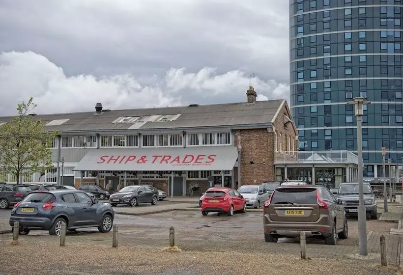 호텔 The Ship & Trades