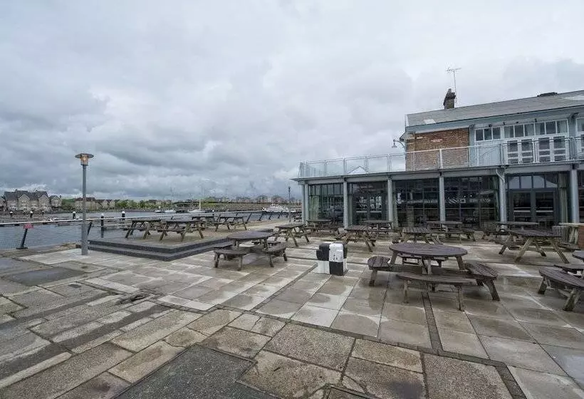 호텔 The Ship & Trades