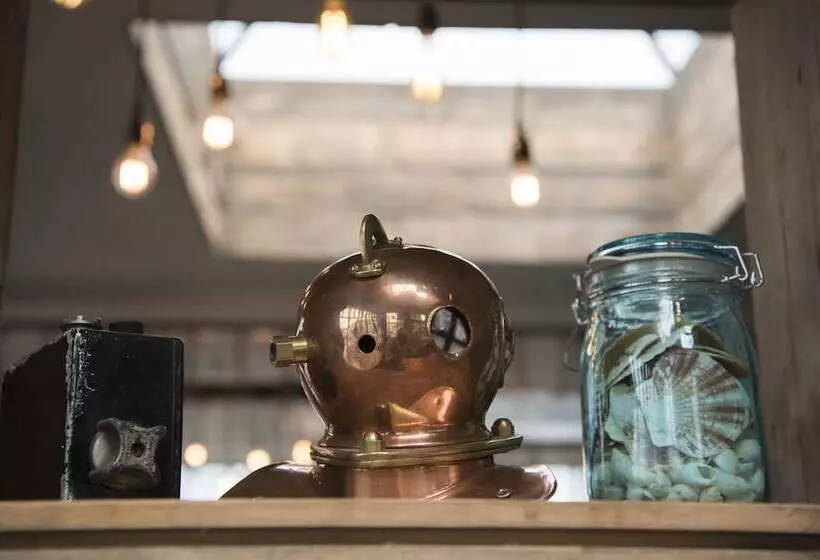 호텔 The Ship & Trades