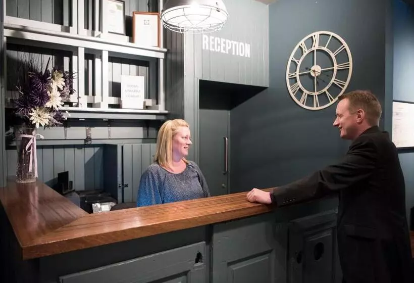 호텔 The Ship & Trades