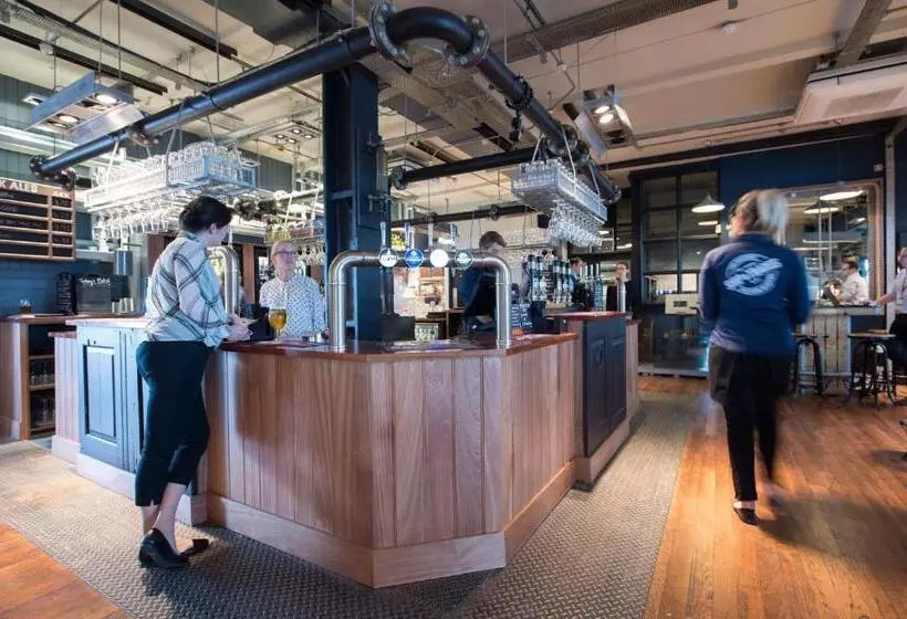 호텔 The Ship & Trades