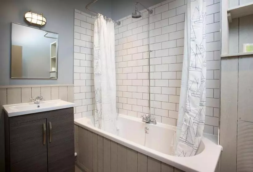 호텔 The Ship & Trades