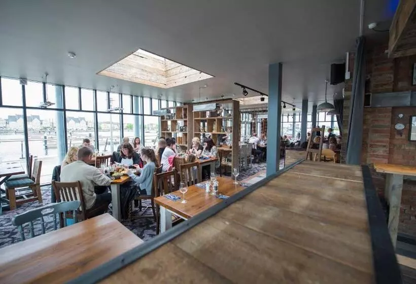 호텔 The Ship & Trades