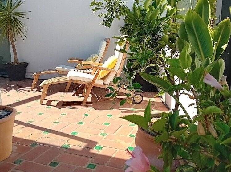 تختخواب و صبحانه Calcada Guesthouse