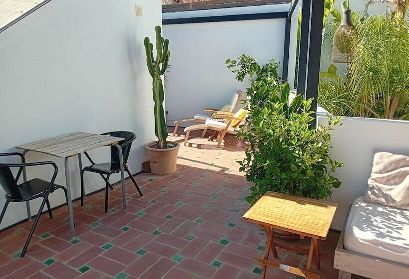 تختخواب و صبحانه Calcada Guesthouse