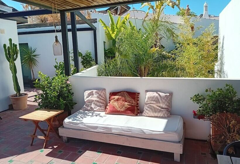 تختخواب و صبحانه Calcada Guesthouse