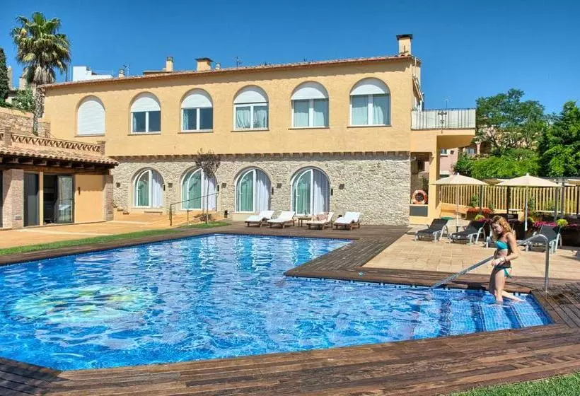 تختخواب و صبحانه Hostalet De Begur Adults Only