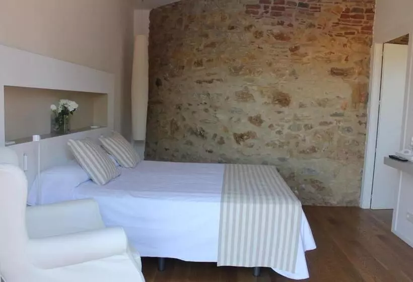 تختخواب و صبحانه Hostalet De Begur Adults Only