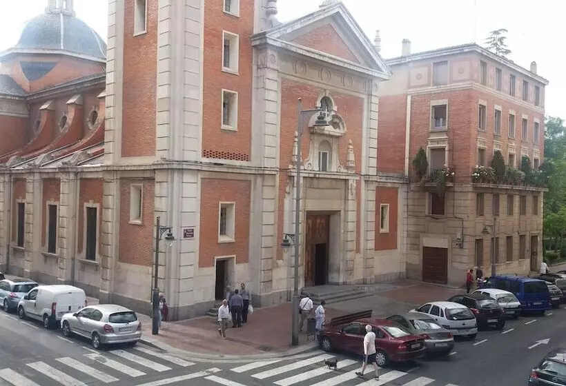 Hostelli Pension Calfred Ii