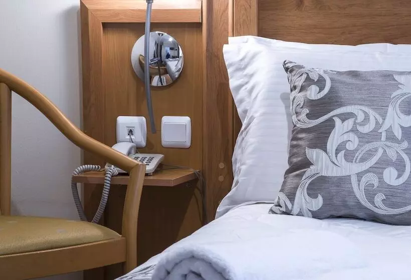 בית מלון כפרי Ares Athens