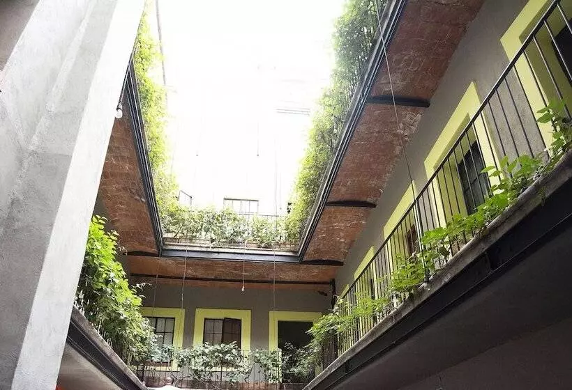 Отель Downtown Beds