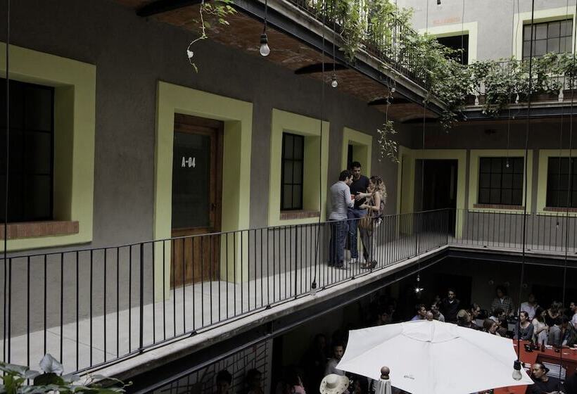 Отель Downtown Beds