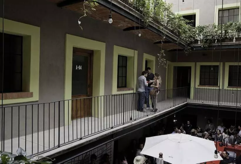 Отель Downtown Beds