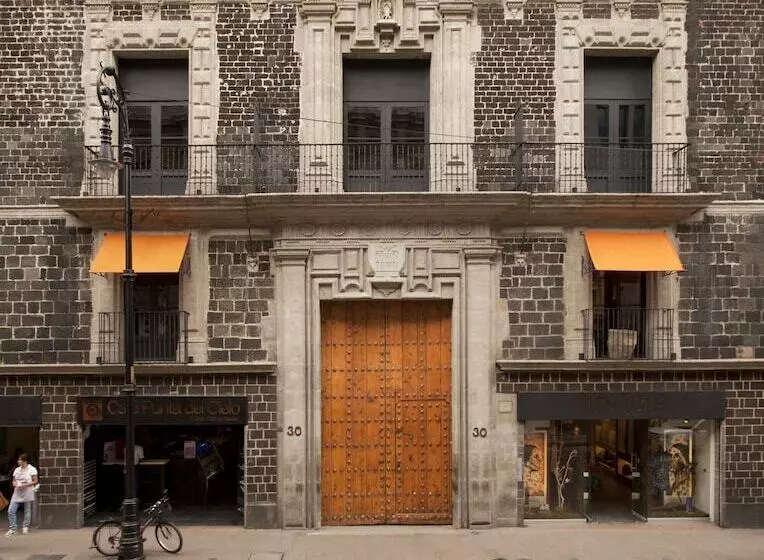 Отель Downtown Beds