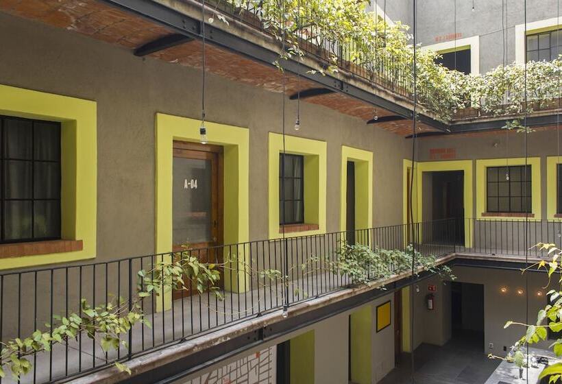 Отель Downtown Beds