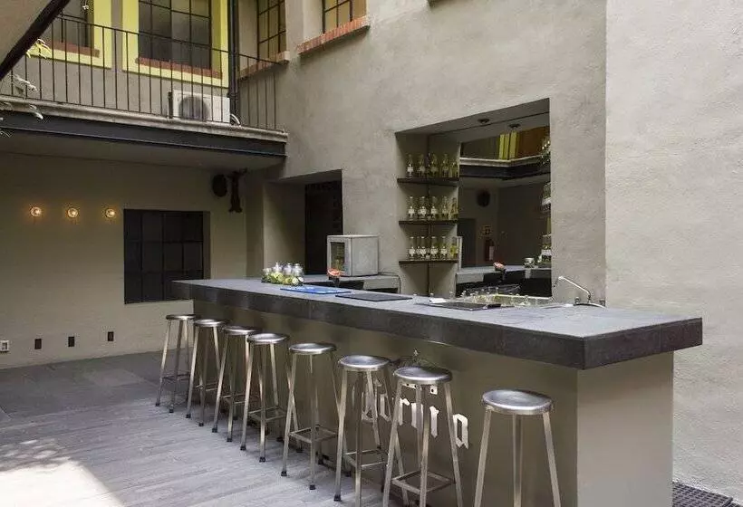 Отель Downtown Beds