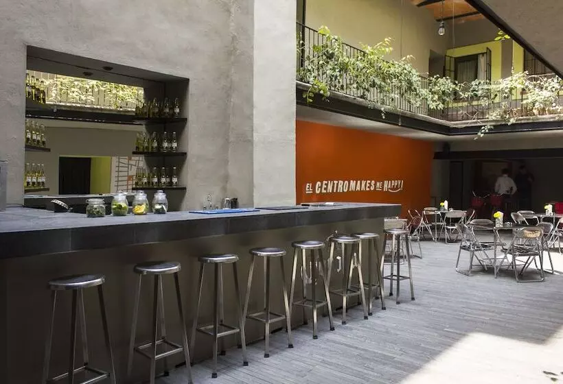 Отель Downtown Beds