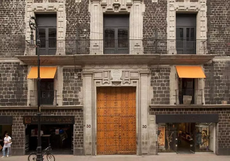 Отель Downtown Beds