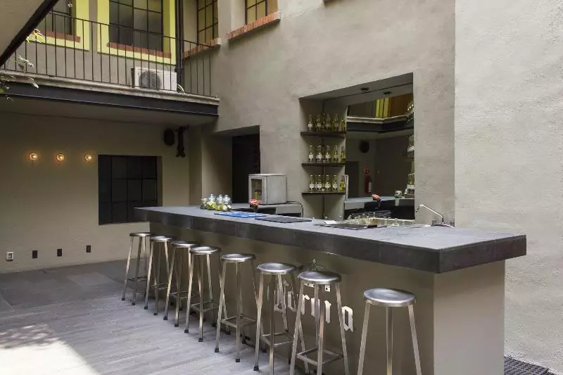 Отель Downtown Beds