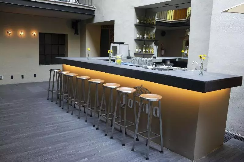 Отель Downtown Beds