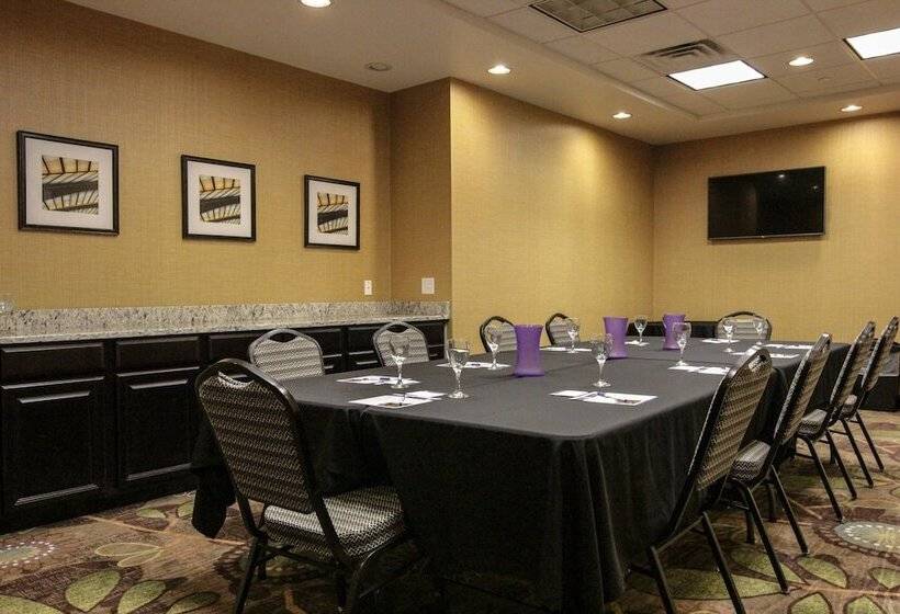 בית מלון כפרי Holiday Inn Express And Suites Montgomery, An Ihg