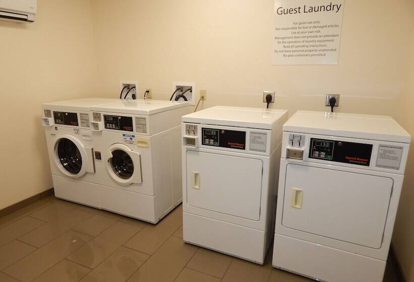 ホテル Holiday Inn Express & Suites Washington Meadow Lands, An Ihg