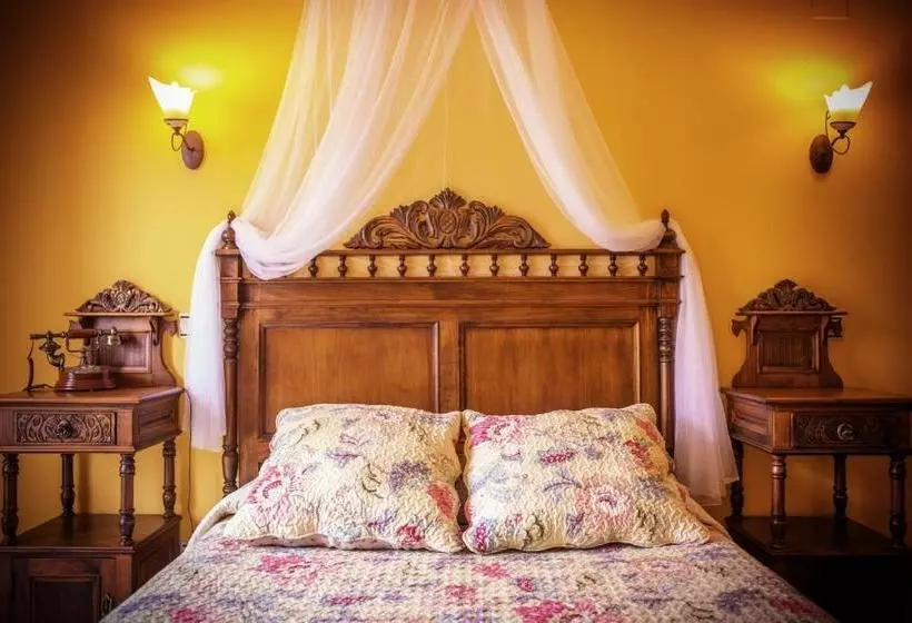 هتل Hosteria Los Laureles