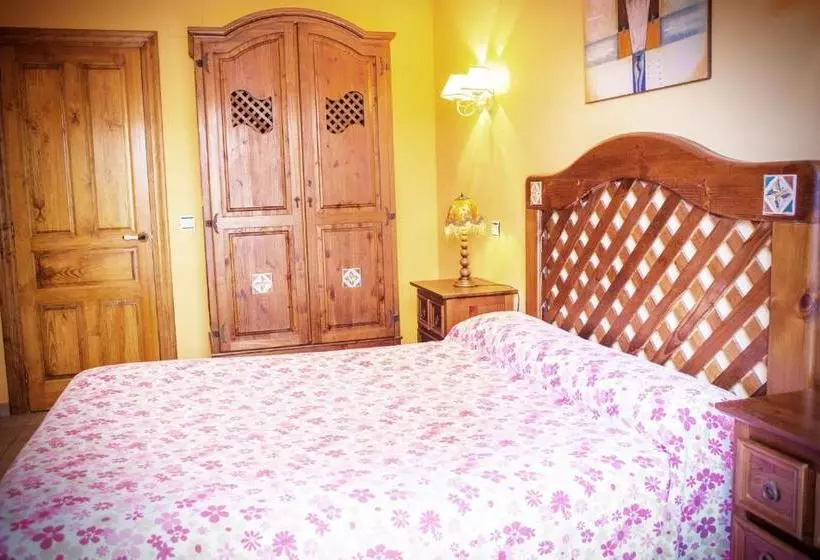 هتل Hosteria Los Laureles