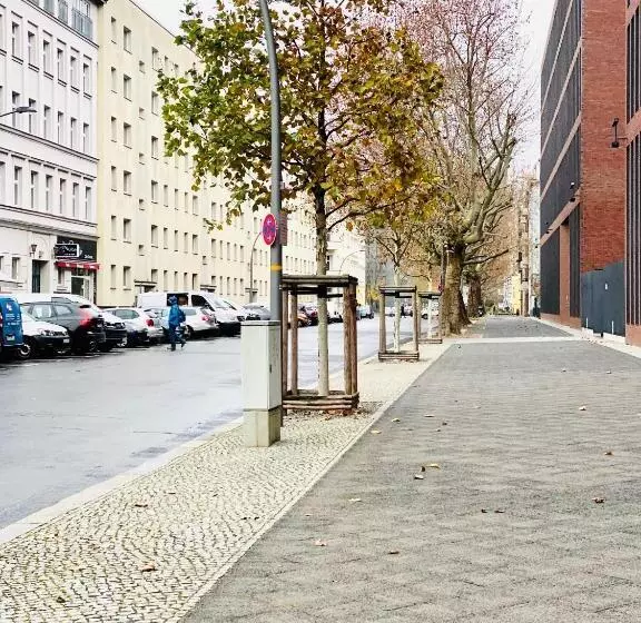 هتل Arena Rooms   Berlin Mitte