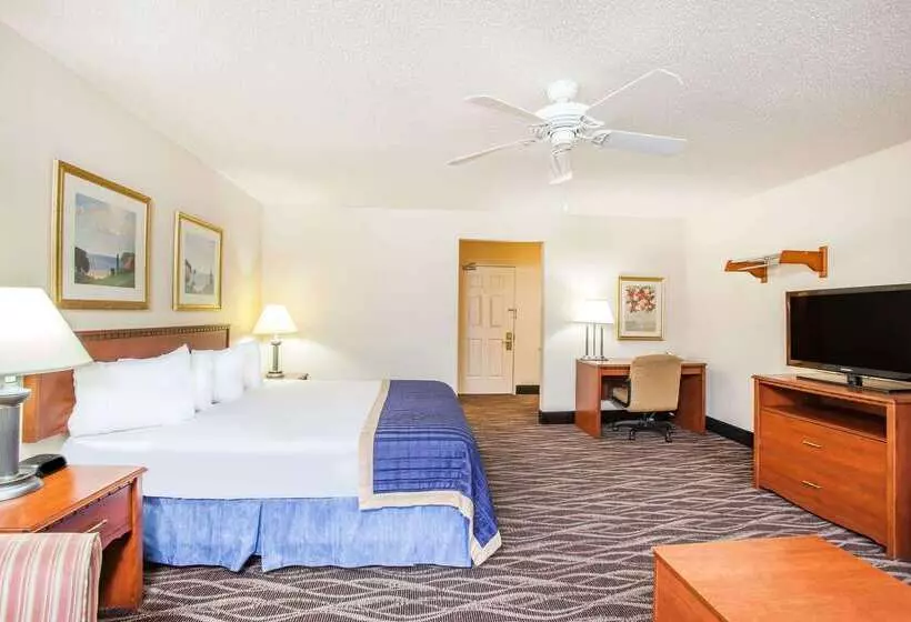 ホテル Baymont On The Lake By Wyndham Hot Springs