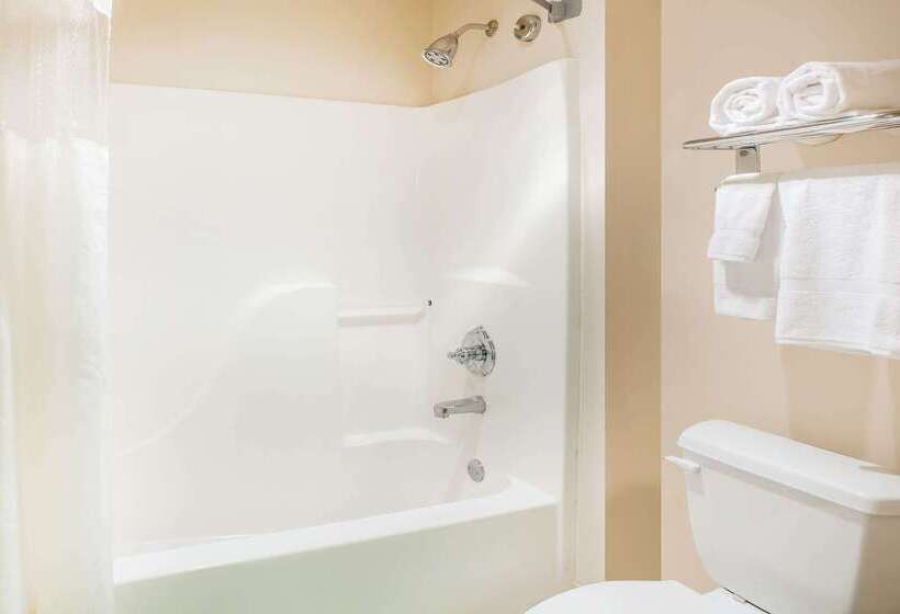 בית מלון כפרי Baymont On The Lake By Wyndham Hot Springs