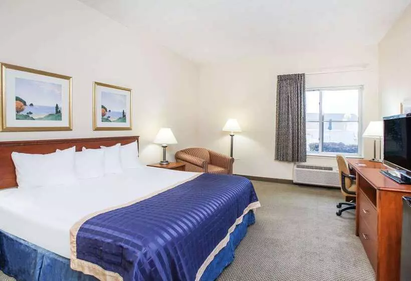 ホテル Baymont On The Lake By Wyndham Hot Springs