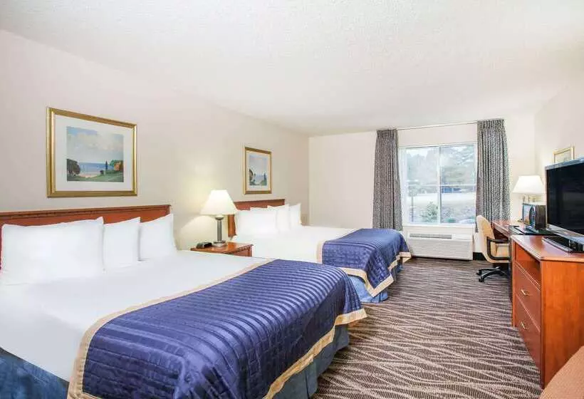 ホテル Baymont On The Lake By Wyndham Hot Springs