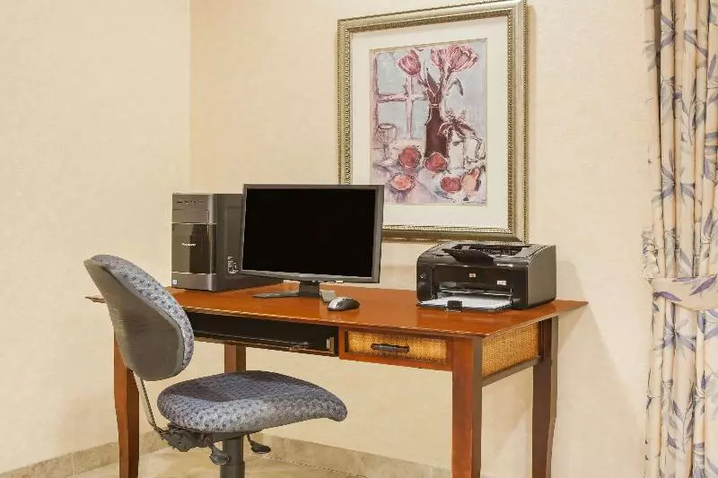 ホテル Baymont On The Lake By Wyndham Hot Springs