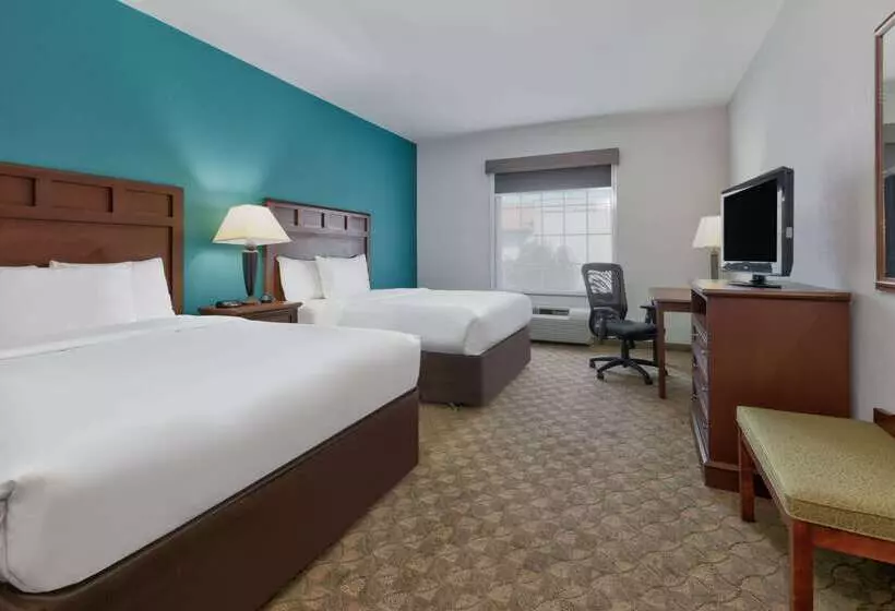Отель Baymont Inn & Suites By Wyndham Glen Rose