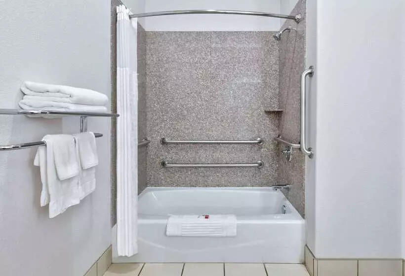 Отель Baymont Inn & Suites By Wyndham Glen Rose