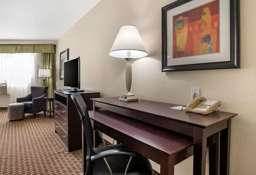 هتل Best Western Plus Philadelphia Airport South At Widener University