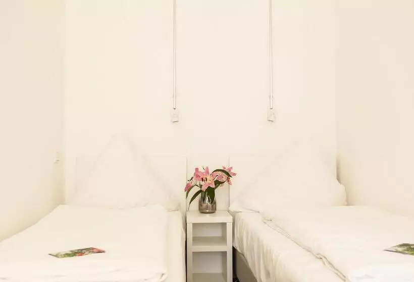 هتل Bnb Near Brandenburg Gate Rooms & Apartments