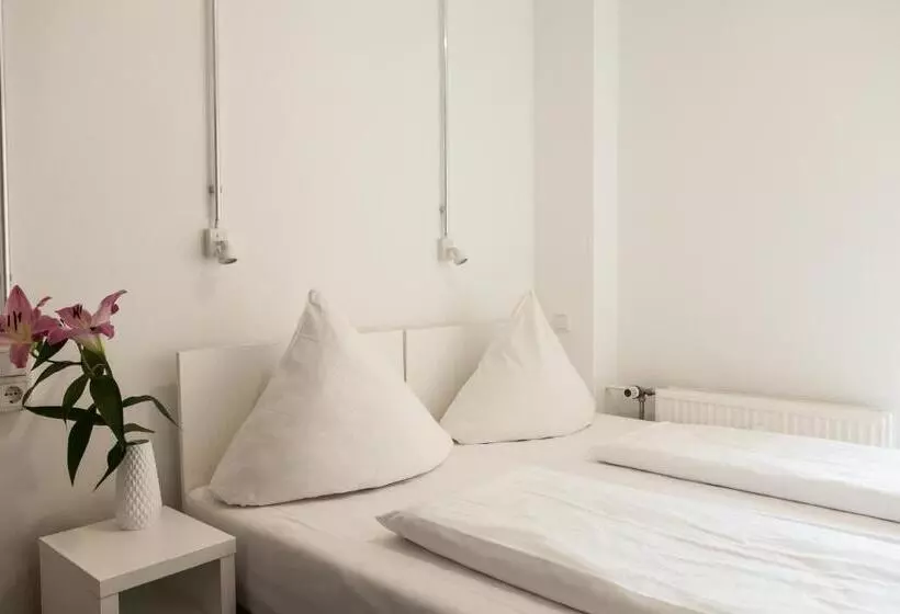 هتل Bnb Near Brandenburg Gate Rooms & Apartments