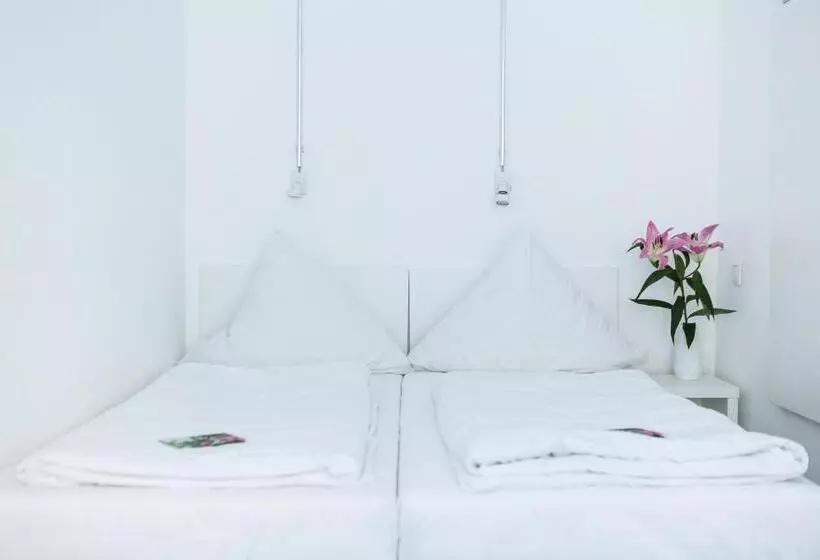 هتل Bnb Near Brandenburg Gate Rooms & Apartments