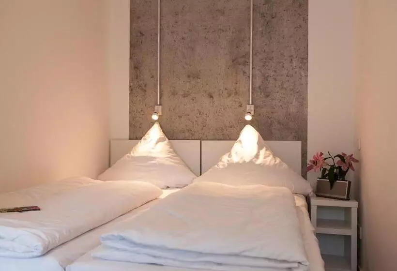 هتل Bnb Near Brandenburg Gate Rooms & Apartments